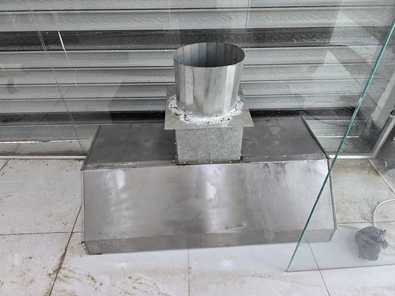 فا ترينة مع ساحبة للبيع الاتصال على *********** بغداد زعفرانية
