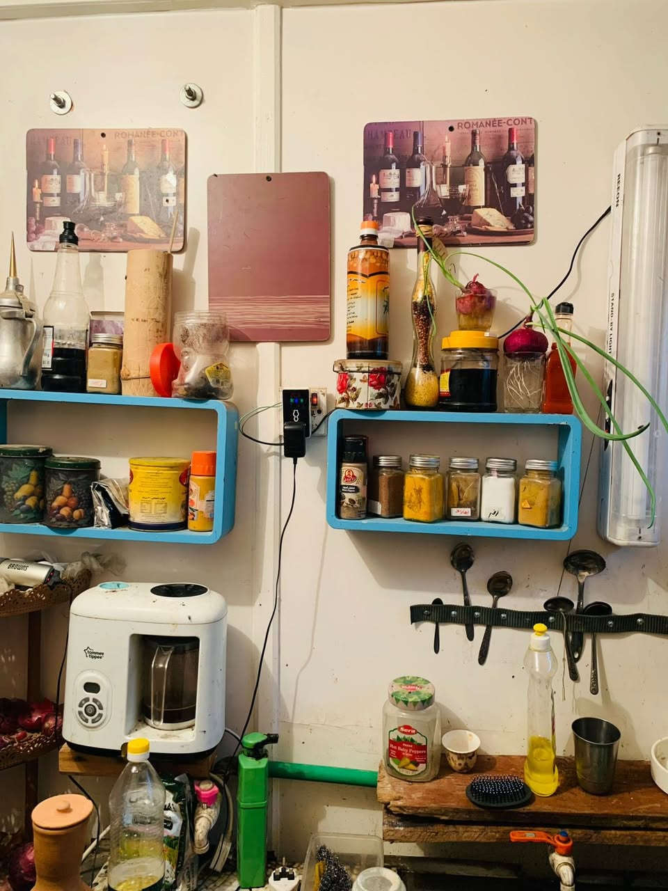 سلام عليكم مزرعة ٢ دونم تحتوي ع كرفان امريكي غرفتين ومطبخ وحمام وماي ارتواز وكهرباء وكامرات مراقبة مكانها البرجسية شارع المكسر قرب شركة المرابع للاستفسار
***********

***********
