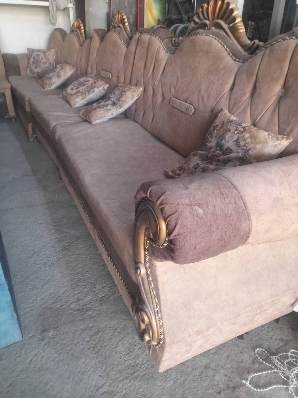 سلام عليكم  تخم ديوان  نضيف بي شويه ضرر سعر مناسب ١٢٠ وبي مجال مكان تقاطع الساده واستفسارات *********** بي واتساب ومتواجد خاص
