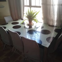 ميز وست كراسي • مستعمل • طاولة طعام
