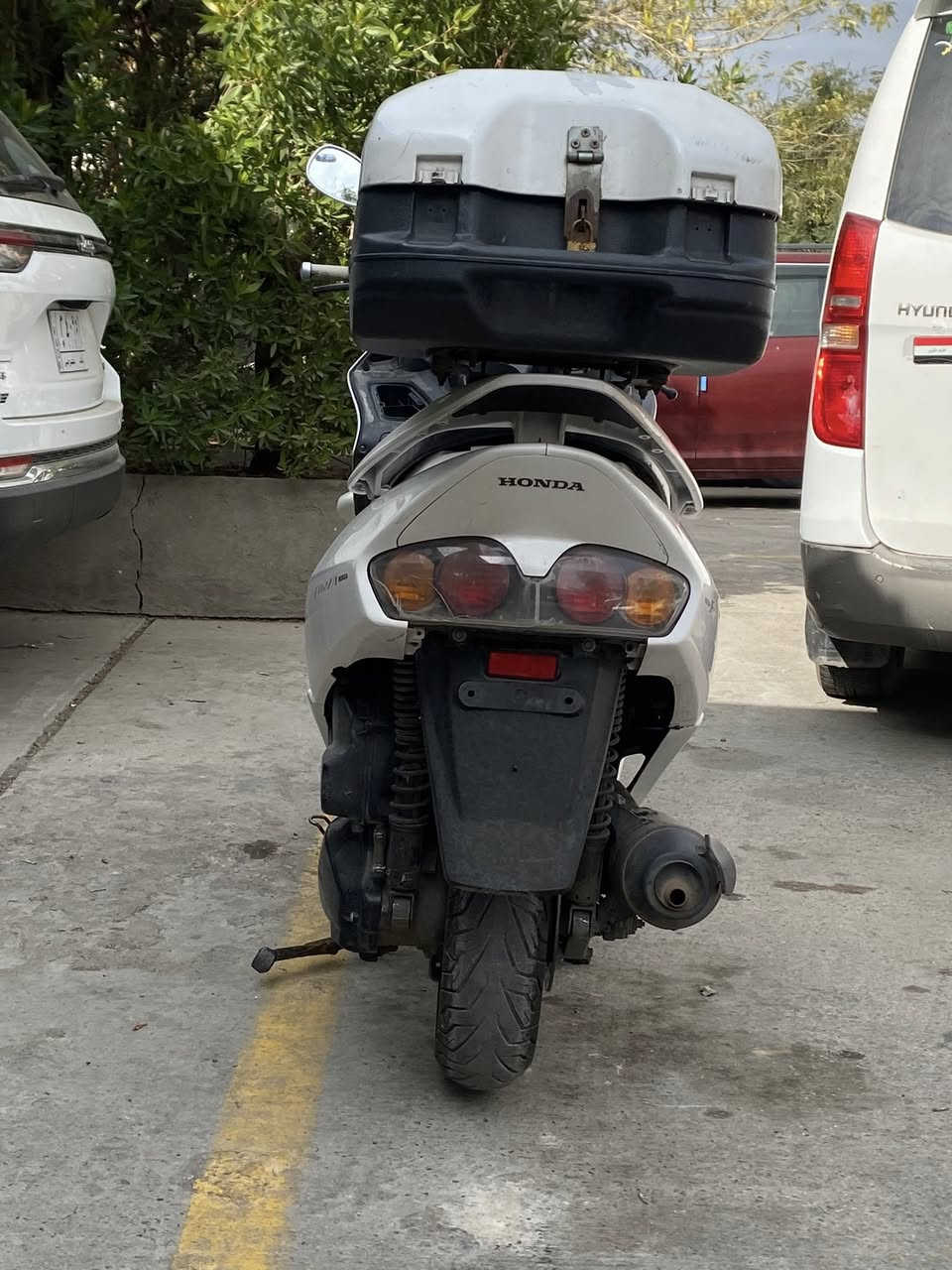 السلام عليكم فورزة للبيع 6/0 الدراجة نضيفة وجفتة بيهه نكرة سلف أخوان الدراجة نقصهه تنضيف كابريتر فقط ياما كابريتر تجي تفحص وتاخذهه عنوني بغداد الكرخ قرب جسر السنك رقمي *********** السعر 700
