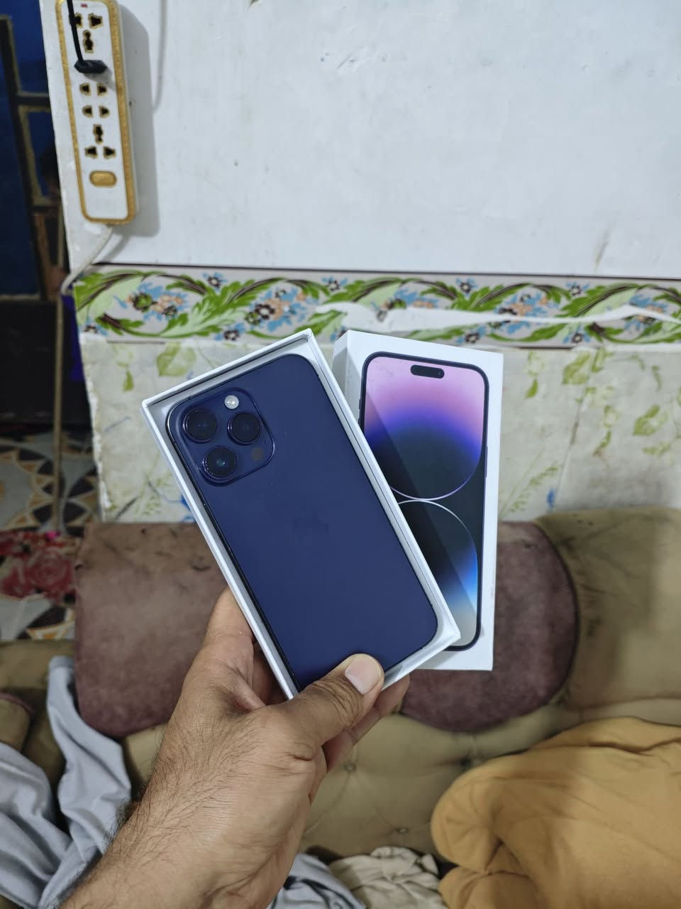 سلام عليكم ايفون 14 برو ماكس شرق اوسط ماستر AAA  وتر طقعه اصليه من ابل  بطاريه 100 ذاكرى 256 مكفول  وضمان سنه من تاريخ البيع شرط ضمان وامان السعر 780  مكان الديوانية ***********
