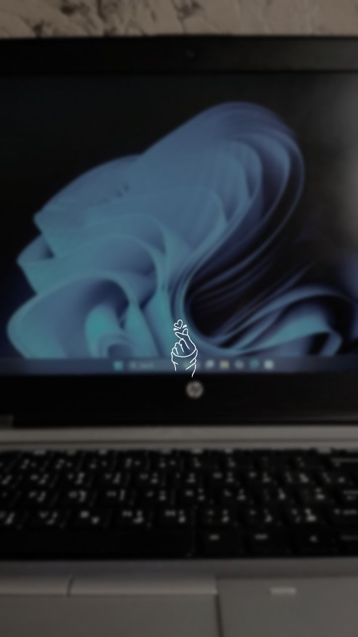 بسم الله الرحمن الرحيم

لابتوب HP ProBook 650 G2 للبيع 

المواصفات: 
• المعالج: Core i5 الجيل السادس ( i5-6300 ) 2.50GHz
• الهارد: 256GB نوع SSD M.2
• الرام: 8GB من نوع DDR4
• كرت الشاشة: Intel(R) HD Graphics 520 4GB
• الشاشة: حجم 15.6 بوصة شاشة Full HD
• نظام التشغيل: Windows 11 PRO
• يحتوي على قارئ اقراص مدمج CD-ROM و DVD
• يحتوي على منفذين USB نوع 3.0
• يحتوي على منفذ Type-C 
• يحتوي على منفذ سماعات
• يحتوي على مدخل شريحة SIM 
• يحتوي على منفذ Ethernet 
• يحتوي على منفذ VGA 
• يحتوي على منفذ Display Port ( شبيه منفذ HDMI )
• يحتوي على منفذ SD Card 
• يحتوي على مكان ادراج بطاقة الائتمان للدفع
• يحتوي على مستشعر بصمة لتسجيل الدخول

الملحقات: شاحنة اصلية بقدرة 65W و جنطة فقط

السعر: 255 الف و بي مجال

ملاحظة: 
ان الابتوب يحتوي على مفتاح تفعيل ( Activation Key ) اصلي يعني مو كراك فالمفتاح التفعيل يعمل على جهاز واحد فقط وهو من نوع OEM و اصلي 100% و مفتاح التفعيل مخصص لأنظمة Windows 11/10 Pro و سعر المفتاح اذا تشتريه يمكن سعره اقل شي 60 الف.


**إذا كنت صاحب هذا الإعلان وتريد حذفه لأي سبب، رجاءا أرسل رسالة إلى الدعم الفني**