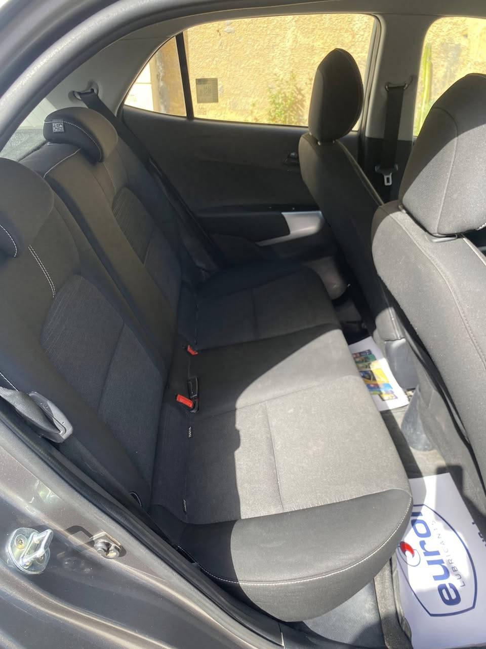 السلام عليكم كيا بيكانتو 2023 للبيع ماشيه 16301 kmمحرك 1400 دوش مري شفط تبريد ثلج بيهه طخه بالدوسه فقط والباقي مقفول وكلشي موضح بالصور مكاني بغداد الجهاد حي الرفاق هاتف *********** السعر 122 ورقه وبيهه مجال
