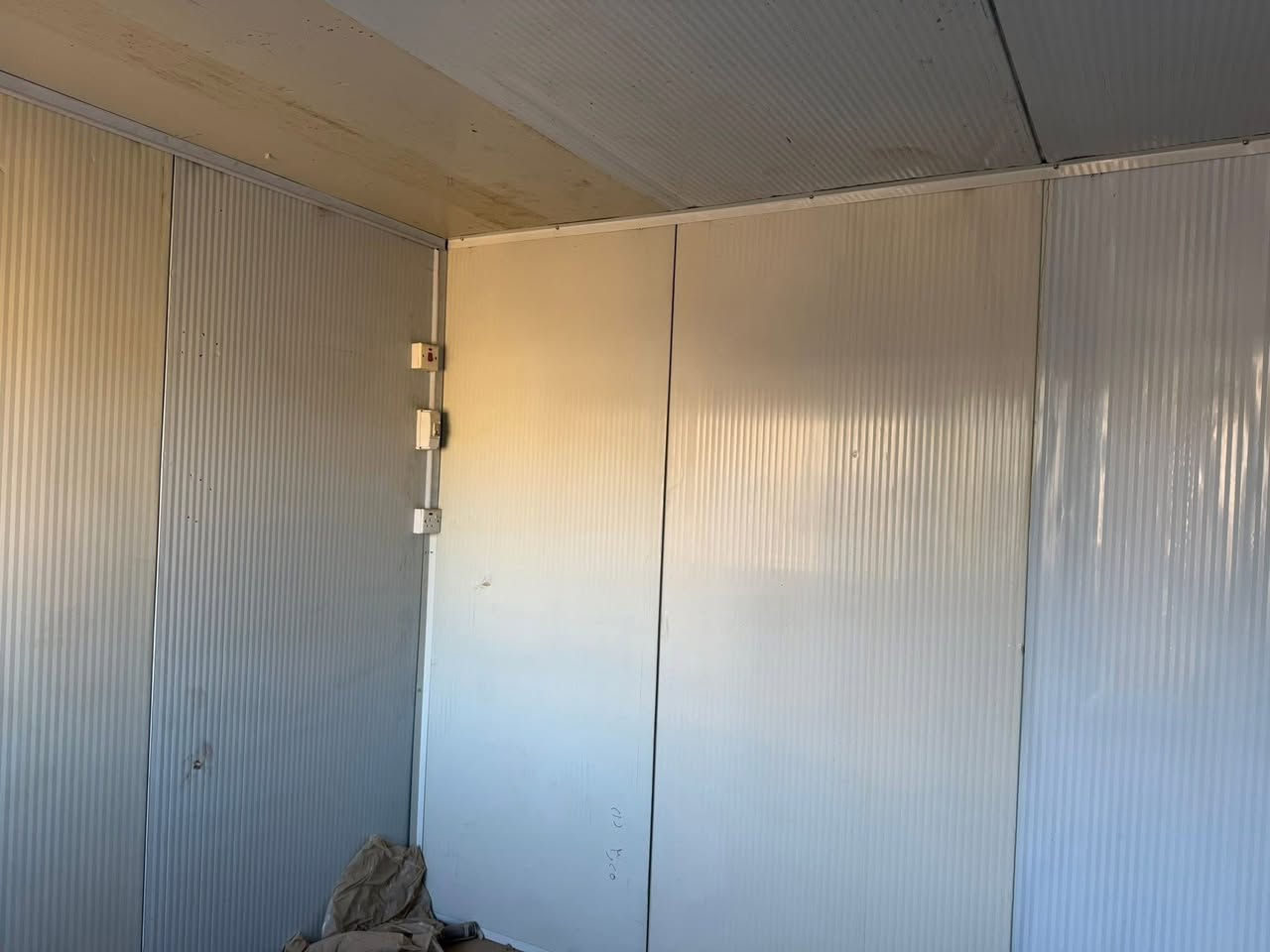 كرفان للبيع جديده مستخدم اقل شهر كله جاهز ارضيه كامل كهربلايات كله جديد قياس 3 في 3 كلش مرتب سعرها بلاش 900 الف قفل بدون عمله العنوان ديالى 
***********
