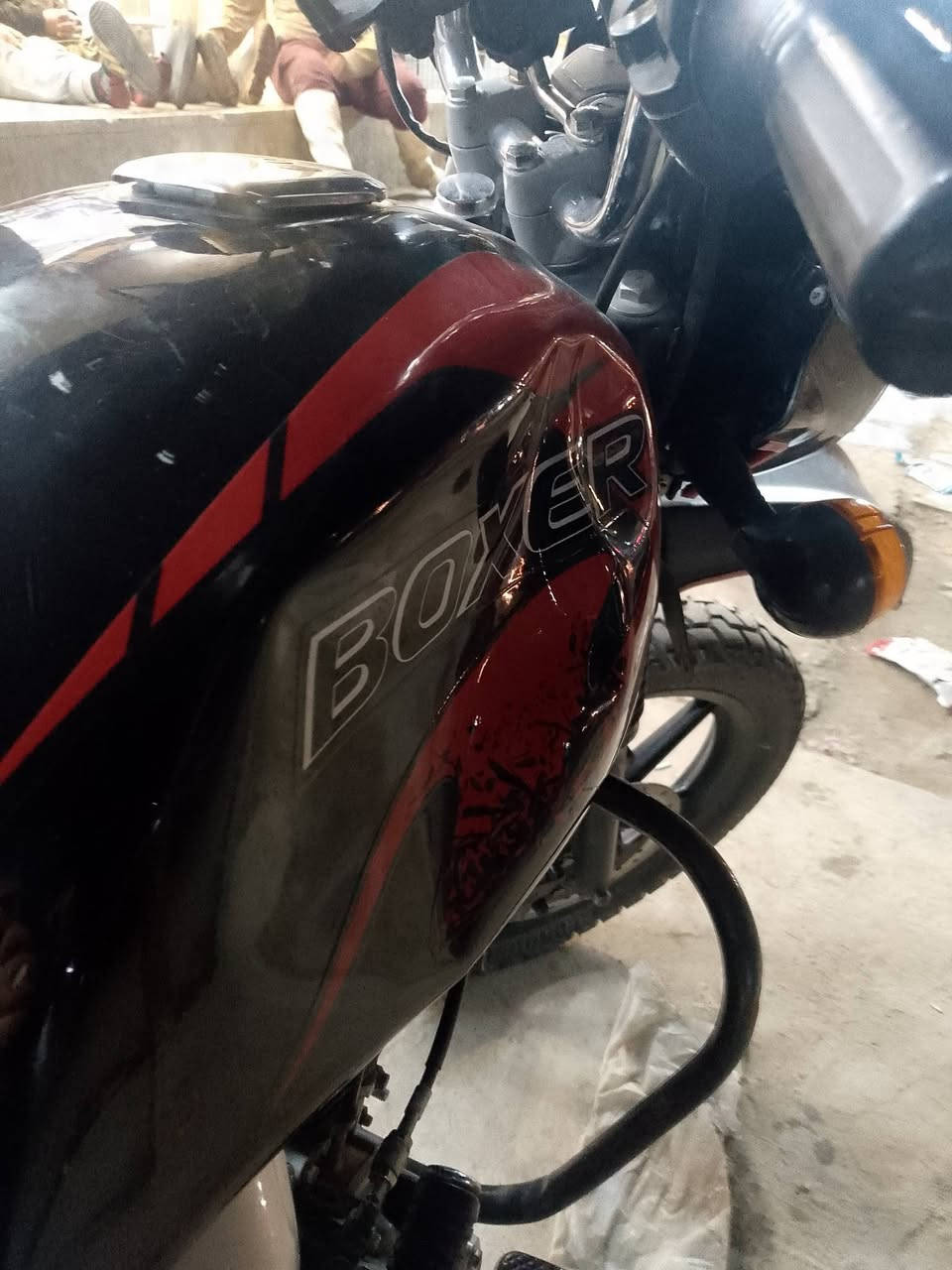 السلام عليكم دراجة بوكسر 2023مرقم بيهة عطرة بتانكي مبينة بصورة الدراجة ما مفتوحة مكاني بغداد حي اور ***********السعر 2250
