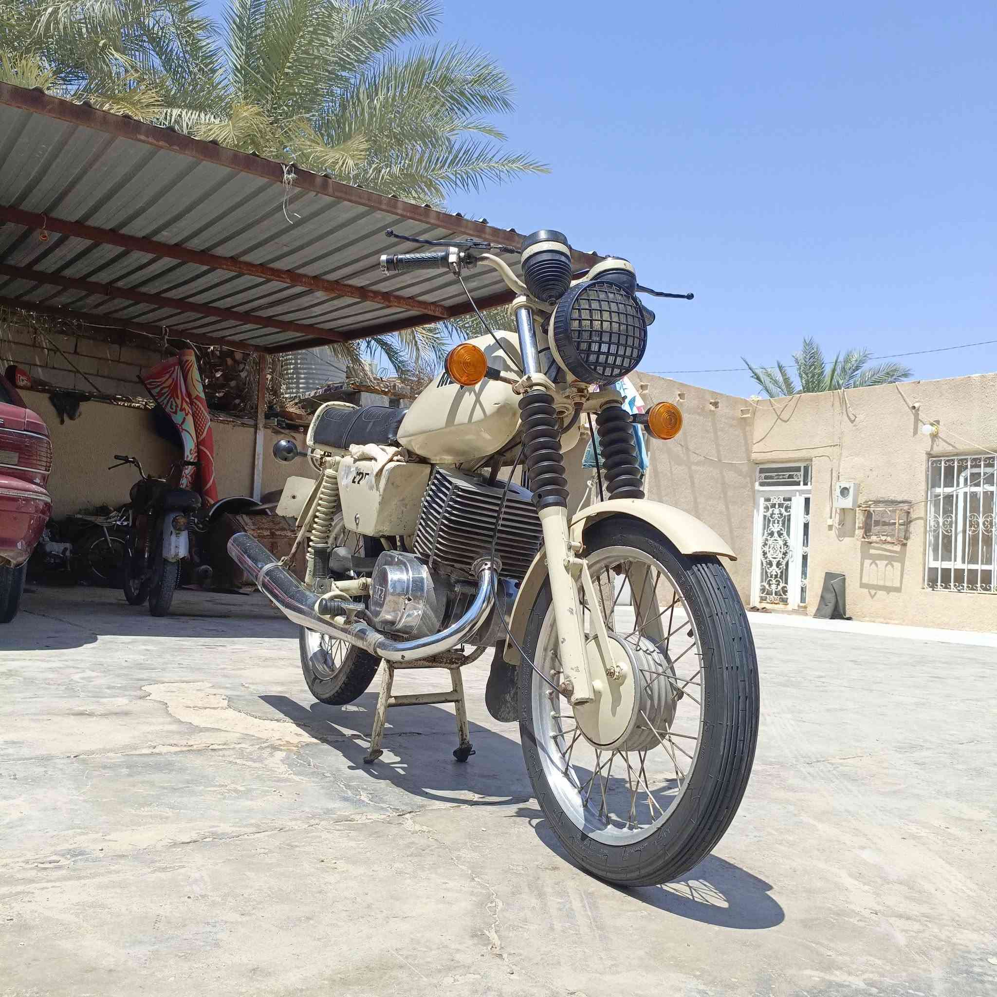 السلام عليكم من رخصت مدير إدارة الكروب ادمن للبيع دارجه MZ 82 عسكريه الداجه معمره جديد ربع ماذب عليها مكينه المانيه وناعمه حلوه سايس 5 شاصي مكفول قطرت لحيم مابيه بسه لحيم بس بل خشم فقط ملاحضه الدراجه بودون السعر مليون او نص وبي مجال الطيبين مكان كربلاء قضاء عين التمر الستفسار هاذه رقمي ***********
