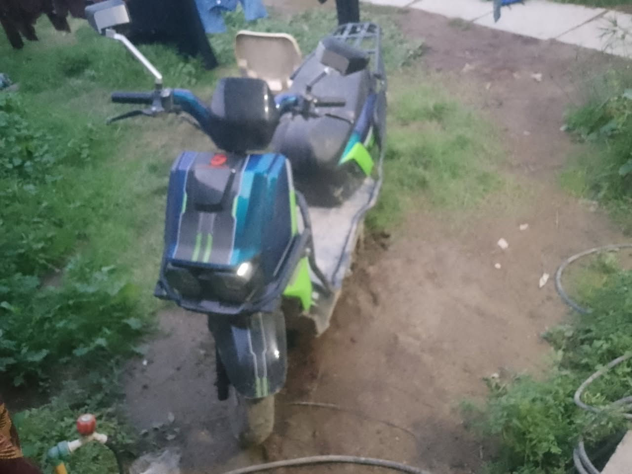 السلام عليكم دراجة شحن للبيع تقرة ملف 6بطاريات كبار
3نمر سرعة 100رقم ***********
