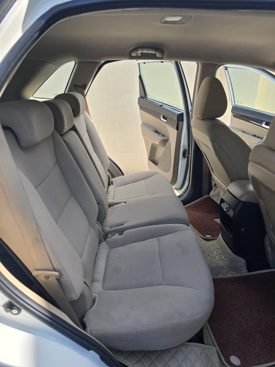 السلام عليكم من رخصة الادمن 
سورنتو 2014 خليجي 
رقم سليمانيه باسمي 
محرك 2400 
فول مواصفات عده الفتحه 
بصمه كشن كهرباء
 7راكب 
تبريد 3قطع 
السياره جاهزه من كلشي 
تخم تاير صدر امامي خلفي 
تبريد تدفئه كير محرك كله مكفول 
بيهه رشات كلير اثر شخط بدون دواخل 
بدون ارباك مكان السياره ديالى المقداديه 
السعر 154 وبيهه مجال 
***********
