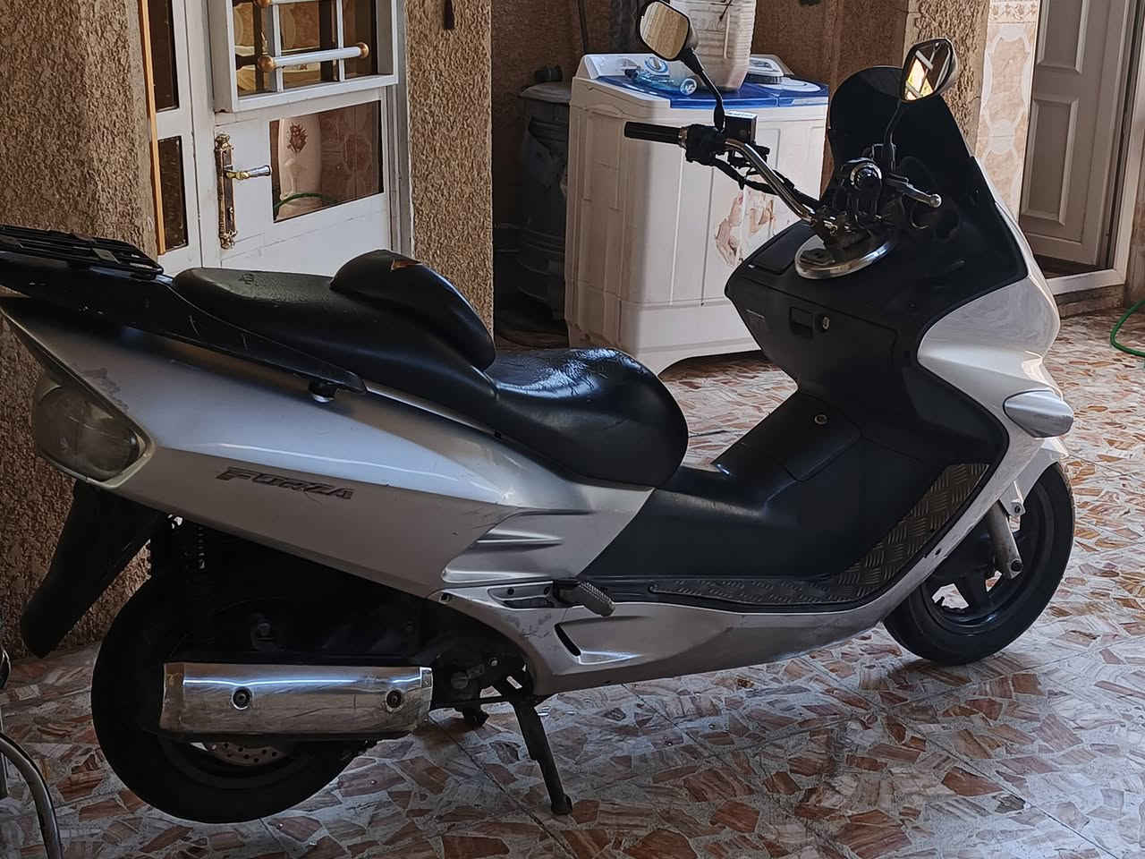 السلام عليكم دراجة فورزة0.6 للبيع دراجة جديدة ما تعبانة مكينة مامفتوحة علة وضع الشركة كهربائيات كلهة شغالة سلف شغال كابريتر 250cc دراجة نضيفة عنوان بغداد الرئاسة مال العبيدي السعر850الف رقم***********واتساب
