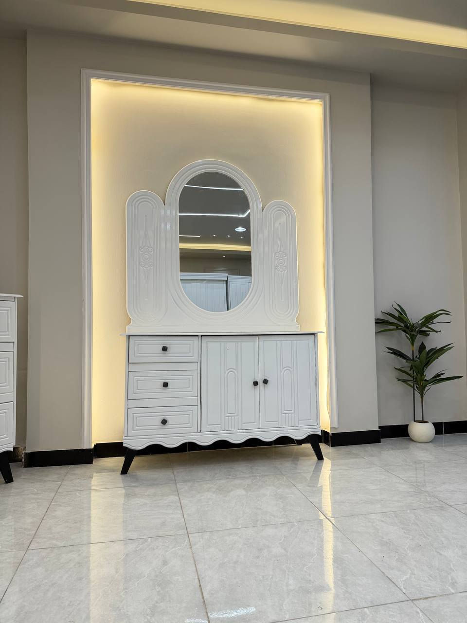 السعر // مليون و50 فقط 😍

🔅تفاصيل الغرفة المرمري  ....

 خارج ٤ملم ام دي اف 🔺
وداخل معاكس ٣ملم 
صبغ حراري  درجة اولى 

عدد القطع  ٧ قطع 😍
🔺1 //جرباية  قياس  ١٦٠ × ٢٠٠ 
🔺//ميز جانبي ايسر قياس ٥٠
🔺2// وميز  جانبي  قياس ٥٠
🔺3// زاوية ارتفاع مترين عرض ٨٠
🔺4// وميز بلازمه  
🔺5//وميز مراية ارتفاع مترين عرض ١٢٠
🔺6// وكنتور ٦ باب  ارتفاع مترين و١٥ طول ٣ متر و١٥

القطعه الثامنة حسب الطلب شازلون
سعرها ٥٠ الف ❤️

(توصيل مجاني مركز بغداد )
التوصيل يشمل الشد مجاني 🔥
(اطراف ٥٠)
باقي المحافضات حسب البعد
شازلون سعرها ٥٠ الف
شازلون مخزن ٧٥ الف


**إذا كنت صاحب هذا الإعلان وتريد حذفه لأي سبب، رجاءا أرسل رسالة إلى الدعم الفني**