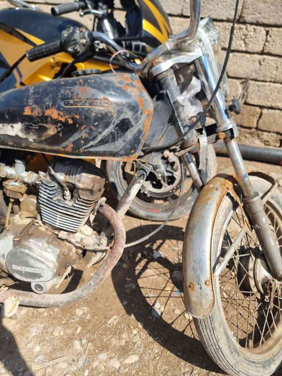 السلام عليكم موطور سيفان للبيع
شغال كامل
السعر ١٠٠قفل
مكاني الجواعنه 
***********
