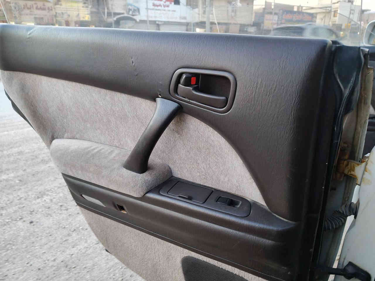 بطة فصل موديل 2000 مكفولة من الضربه والصبغ ونقل جثه وكص بيها بارد فقط بلجاملغ الخلفي مكينه وكير كفالة دواخل جديده تبريد شغال سنتر لوك ريموت سنويه لل 29 باسمي سعر 65 وبيها مجال مكاني ميسان مركز ***********
