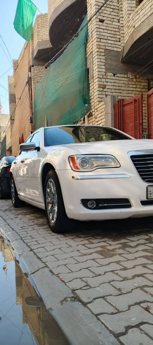السلام عليكم اوباما للبيع موديل 12 رقم اربيل إنكليزي تحويل مباشر حادث امريكا موضح بالصور وبالعراق باب خلف السائق فقط بدون دواخل وبدون ايرباك السعر 170 وبيها مجال قليل مكلف بالنشر صاحب السياره *********** العنوان بغداد الشعله
