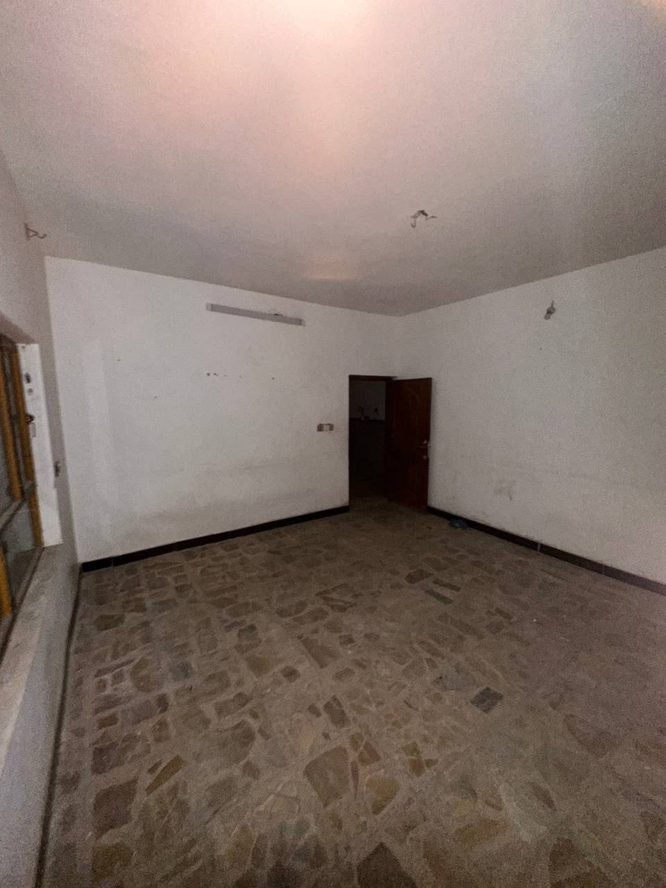 🏡🔥 بيت للإيجار في موقع مميز ببغداد 🔥🏡
📍 الموقع: حي الأعلام شارع المستوصف … يرهم تجاري او معهد او روضة او سكني

قريب جداً من تقاطع درويش وعلى موقع حيوي وقريب من الخدمات.

🏠 تفاصيل البيت:

✔ استقبال واسع

✔ صالة

✔ مطبخ

✔ 3 غرف نوم

✔ غرفة سويت كبيرة

✔ خدمات عدد (2)

✨ مميزات البيت:

✔ موقع ممتاز وهادئ

✔ مناسب للعوائل

✔ قريب من الشوارع الرئيسية والخدمات

✔ بناء مرتب ومناسب للسكن

💰 الإيجار والتفاصيل:

اكتب (تم) في التعليقات أو أرسل رسالة ليصلك السعر وكامل التفاصيل على الخاص 📩

📩 للتواصل:

خاص على الماسنجر أو عبر الاتصال ☎️
***********

#الرواد_للعقار
