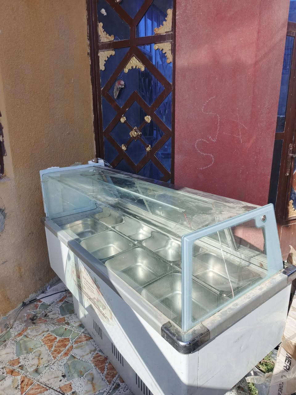 غراض مطعم لبيع السعر خاص 
أسعار مناسبة جدا   ***********
