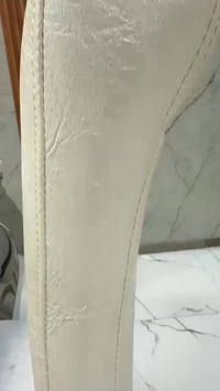 ميز طعام مرمر • رجل حديد • كشنات جلد