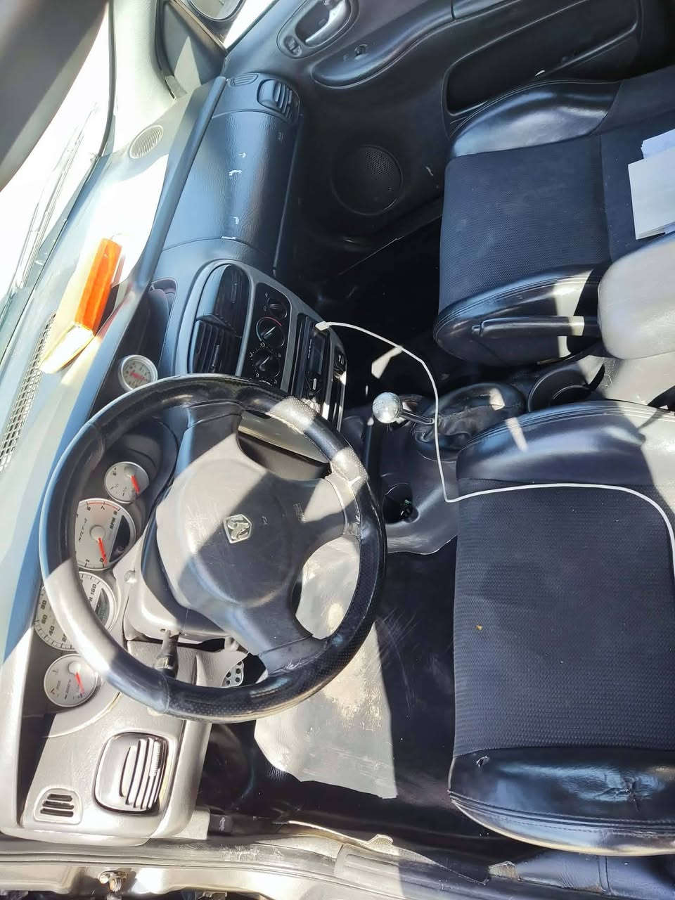 للبيع دوج نيون srt4 موديل 2003 محرك 2400 توربو سياره خير من الله لاتنقيص ولاتبخير باسمي تحويل مباشر تبريد وتدفئه شغال شوته رياضيه سبورت سياره رياضيه 
السعر 45 بيها مجال قليل 
***********
