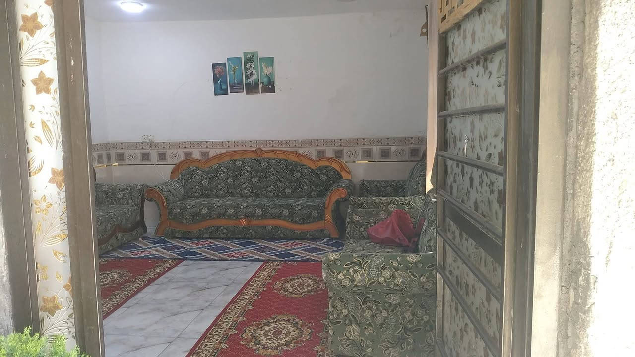 بيت للبيع  مساحته 280 متىر طابقين 3 غرف صالتين نساء ورجال مطبخ حار وبارد  في حي الاكرمين الاولى مقابيل مسجد الشاكر خلف مجمع الامين الطبي بفرع صيدلية الطف يبعد عن شارع المهندسين تقريبا 100 متر خلفه مدارس اعداديه وابتدائيه ترميم داخلي جديد  يطل ع ساحه  كما موضح بالصور والفديو  التفاصيل والسعر  ع خاص او واتساب على  الارقام التاليهه
 ***********
‏‪0778 071 6048‬‏
***********
