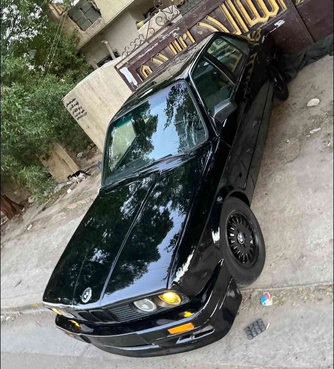 السلام عليكم
بي ام زعره حجم ٣٢٠

موديل ١٩٩١ رقمه بغداد شرط التحويل بدون تحويل ما ابيع..

مكينه٢٠ مفتوح مكينه حاوية  كير عادي جاترك ٢٦٠

اكسل  عربانه ٩٥/١٠٠نطيفه حداديه اماميه تعبانه

مشط الچبنه كايمه يكلف ٩٠ الف 

حجر صالنصة وحجر بيئة موجود شغال 

كمبريسر تبريد مشدود نقص بواري وفان 

السيارة غرفتها بيها نواقص اكرر واكول بيها نواقص دوشمه ومسجل وسماعات موجودات بس تشدهن ..

تايرات نضاف 

السيارة لتتصل وتكلي شبيها كلشي ذاكرلك كير مكينه اكسل كفاله ابيعها مال تعمير لتجيني وتكلي هاي نقص بيها شوفت عينك سعرها بدون اي عملة من الاخير 30 ورقة واسف عن 

***********.   الاطالة
