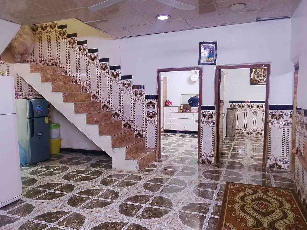 بيت للبيع اومراوس حسب القناعه مساحته 300 متر مكان العريفيه قرب الشارع العام كلدور استقبال هول صاله غرفتين نوم مطبخ ترك داير البيت ***********
