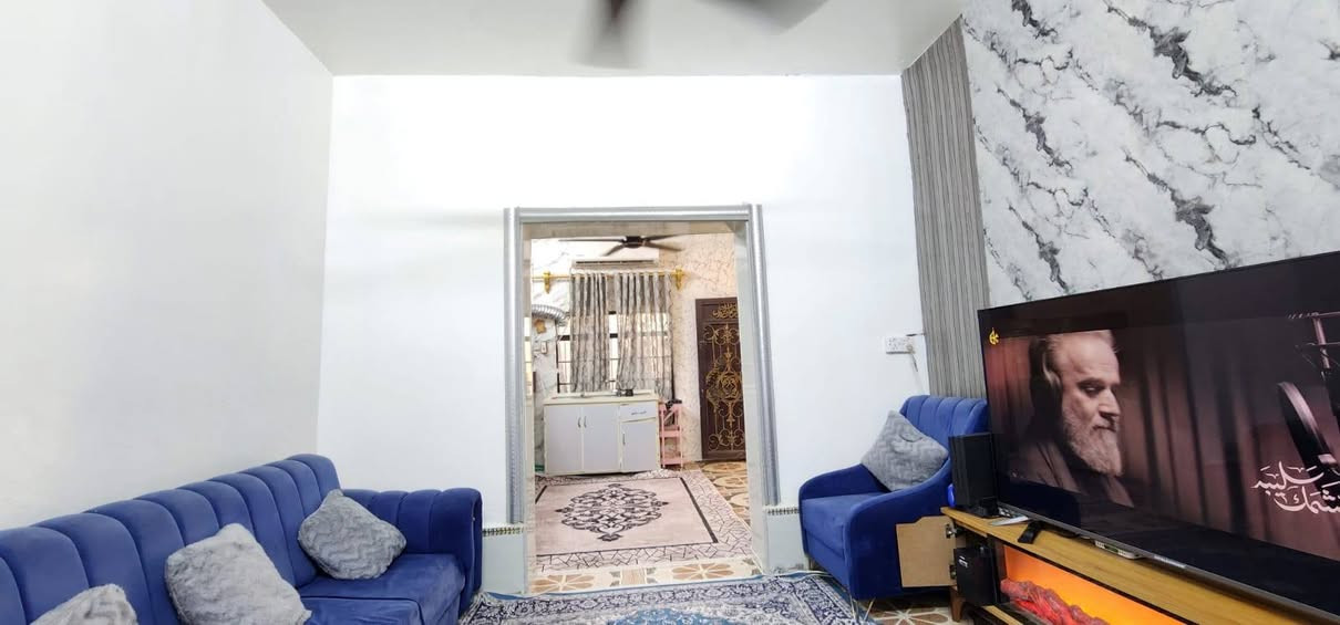 🏠بيت طابو صرف للبيع.. مساحته بالطابو 100م
واقع حال 103م
يتكون من..
 غرفة نوم
صاله 
مطبخ
طارمه
صحيات
العنوان// حي الغدير قرب مدخل الملعب  ضهر مدرسة الشباب

السعر../( 75 مليون ) وبي مجال
*********** واتساب موجود
***********
