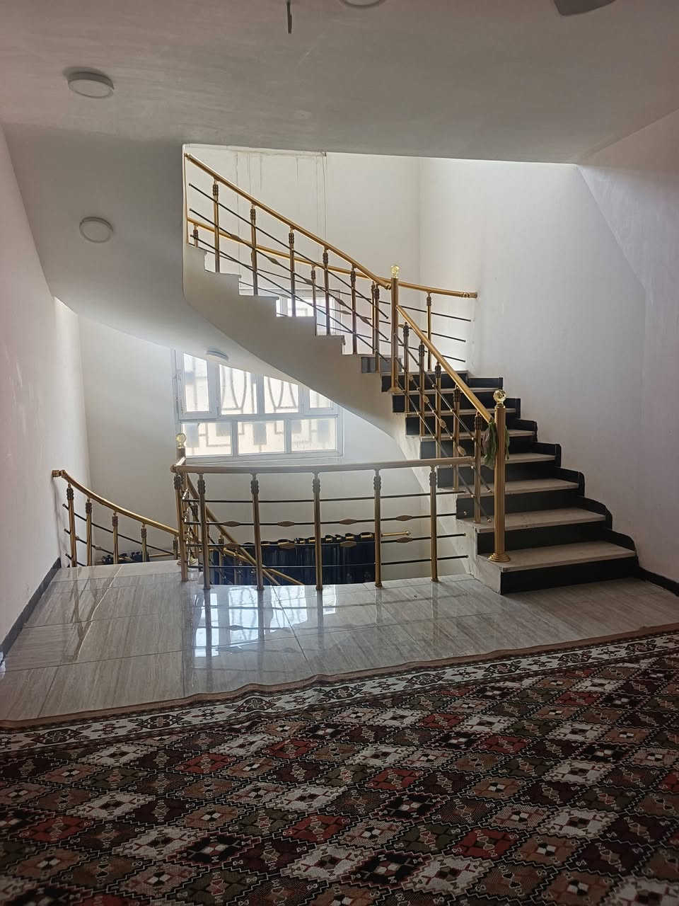 🏡 دار للبيع – بابل / حي الجزائر
━━━━━━━━━━━━━━━━━━━━━━
📍 خلف المحكمة الاتحادية
قرب مطاعم الجمجمة
━━━━━━━━━━━━━━━━━━━━━━
📐 المساحة: 200 متر
📜 طابو زراعي – سند 25
━━━━━━━━━━━━━━━━━━━━━━
🔹 طابقين
🔹 تقع على فرعين (أمامي وخلفي)
━━━━━━━━━━━━━━━━━━━━━━
الطابق الأول:
غرفة نوم – استقبال + هول
مطبخ حار وبارد
كراج – حديقة
━━━━━━━━━━━━━━━━━━━━━━
الطابق الثاني:
3 غرف نوم – هول
مجموعة صحية
━━━━━━━━━━━━━━━━━━━━━━
💰 السعر: 190 مليون
✨ قابل للتفاوض
━━━━━━━━━━━━━━━━━━━━━
📞 لــلــاســتــفــســار والــاتــصــال
🏢 مــكــتــب عــقــارات أَبــراج بــابــل:

• ***********
• ***********
• ***********
🏢موقـــع ألـــمـــكـــتـــب:
📍 بــابــل – حــي الــجــزائــر – مــقــابــل الــجــســر الــدولــي
━━━━━━━━━━━━━━━━━━━━━━
