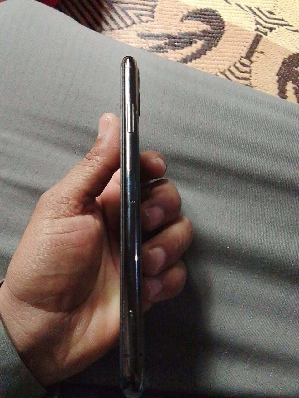 سلام عليكم للبيع ايفون 11برو ماكس ذاكرة 256 بطاريه 75 شاشه اصلي مبدل شرط معارض أو بيع ***********
