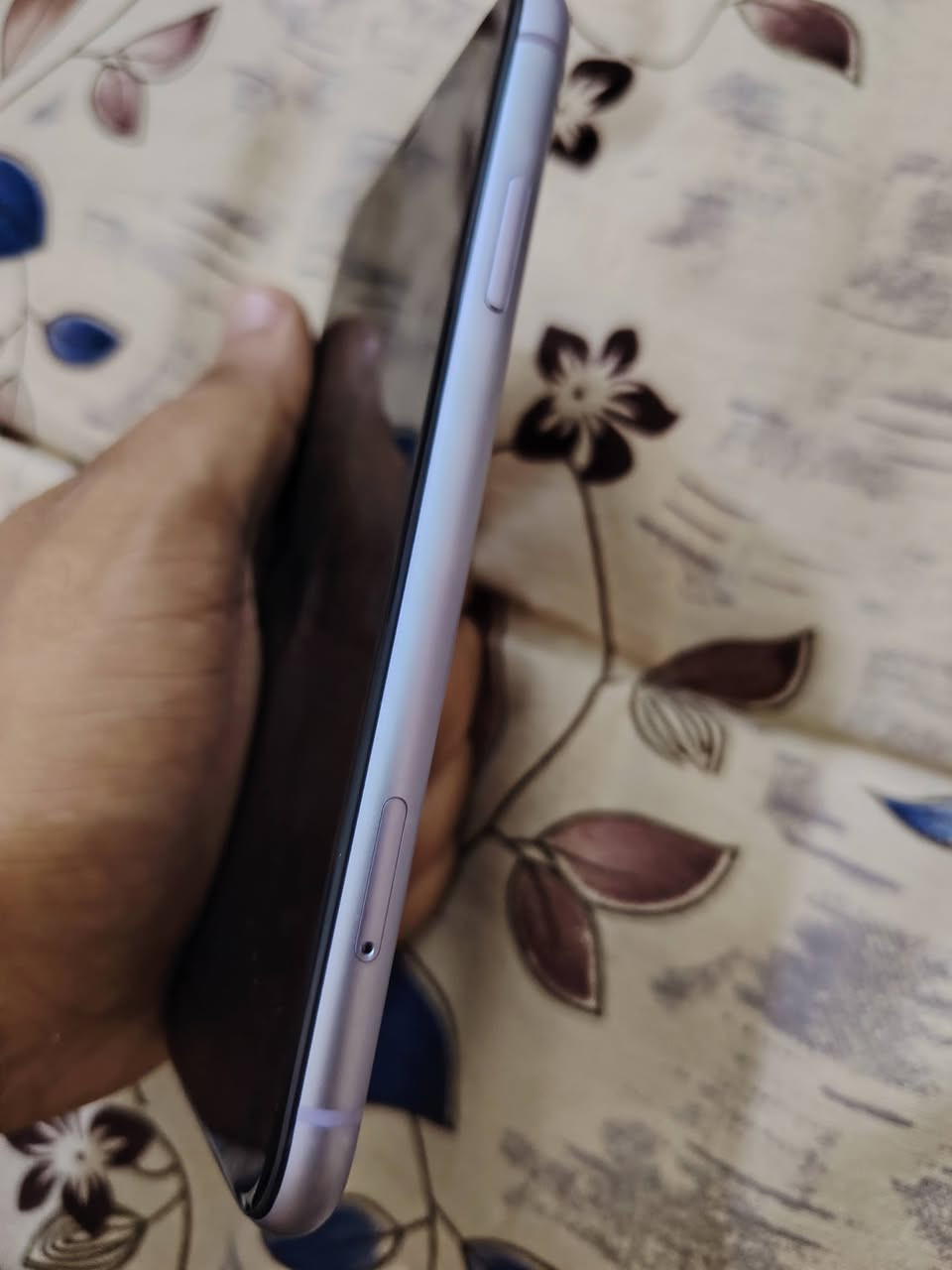 السلام عليكم
ايفون ١١ عادي لون مميز
جهاز كلش نضيف ذاكره ١٢٨
فقط مبدل بطاريه ومن بدلته وكفت الفيس ايدي وكلي تصلح 
جهاز كلش نضيف عارضه  ١٦٠ الف مكان الدوره
***********
