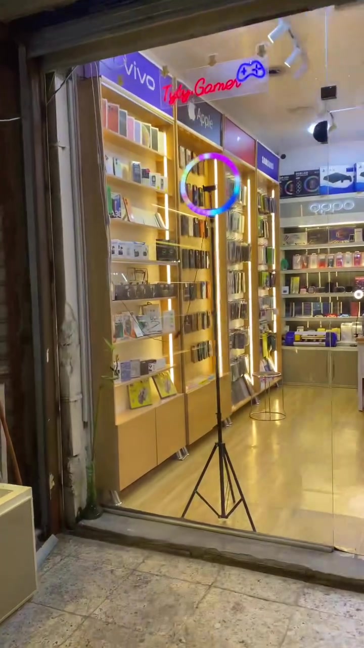 🚨 فرصة استثمار لا تتكرر 🚨
السلام عليكم ورحمة الله وبركاته

للبيع محل موبايلات وأكسسوارات وصيانة متكامل وجاهز للعمل مباشرة

سبب البيع فقط لظرف مادي حيث إنني مطالب بمبلغ كبير وهذا هو السبب الوحيد للبيع

المحل يحتوي على

• فاترينات مرتبة وحديثة
• ميز عمل ولابتوب
• عدة صيانة متكاملة
• جهاز هيد كان
• جهاز قالع شاشات حراري
• جهاز لاصق شاشات
• جهاز تحويل أجهزة نوكيا
• منظومة كاميرات مراقبة
• بلازمتان داخل المحل
• غرفة خاصة للصيانة
• تشكيلة كبيرة من أكسسوارات الآيفون والأندرويد

المحل إيجاره مدفوع وقد صار له شهر شغال واكتسب سمعة ومعرفة بالشارع والمنطقة

يوجد دفتر سجلات للشغل وكل شيء واضح ويمكنك الحضور والمعاينة بنفسك

المحل جاهز للعمل من أول يوم ولا يحتاج أي تجهيزات إضافية

كما أرحب بالشراكة مع شخص لديه خبرة في مجال الموبايلات والصيانة إذا كان جاداً

📍 العنوان بغداد البنوك ركن شارع الميثاق

📞 للاستفسار والاتصال
***********

الجاد فقط يتواصل
والله يكتب الخير للجميع
