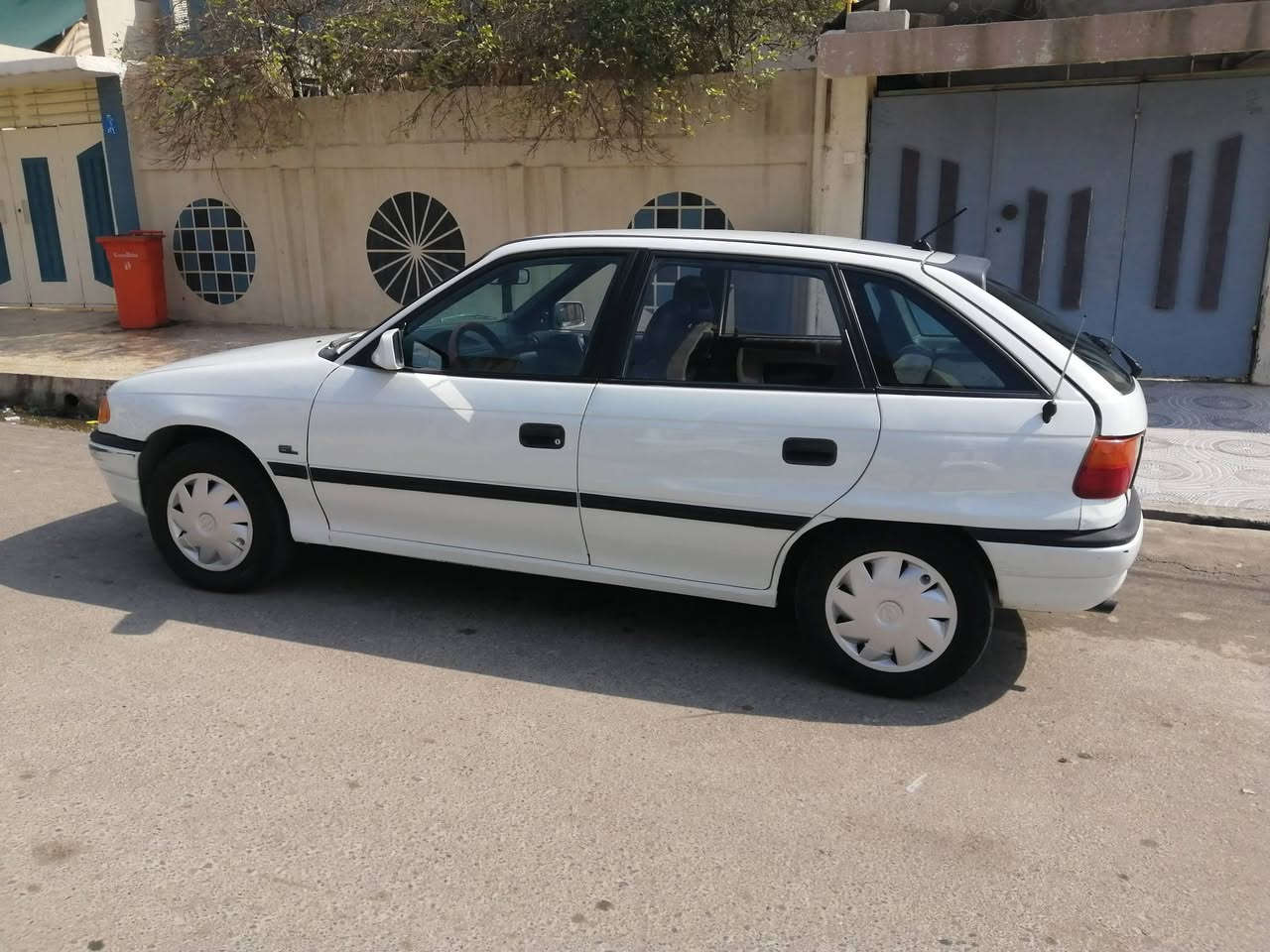 السلام عليكم استرا للبيع موديل 1993 مصبوغه عام محرك وگير شرط ب38
***********
***********
غير متواجد على الفيس
