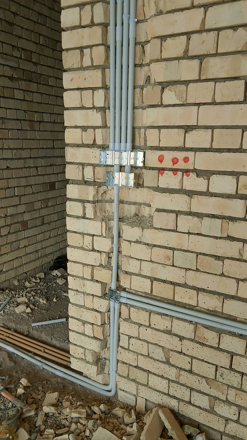 
هل تقدر توضح أكثر عن تفاصيل الخدمات الكهربائية المقدمة؟: 
فني كهرباء اشتغل صيانه وترميم وتبديل وجميع الاعطال الكهربائية في بغداد الرصافه ***********
وين مكانكم بالتحديد داخل العراق؟: 
بغداد الرصافه 