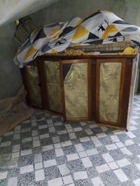 عندي غراض للبيع عندي بوفيه50 و فاترينه100 و جربايه للبيع جربايه60 مكان...
