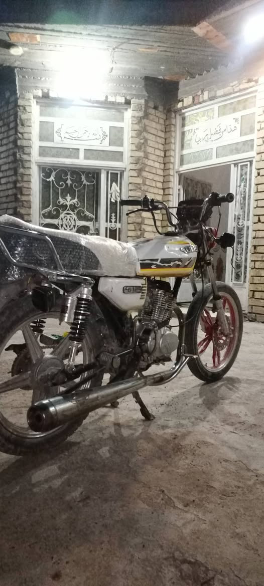 سونك 2023 اوراق كامله 4
مكينه خرسه وشرط سبانه ممدوده عليهه 
ويل خلفي هوه وتايره وطبلة بريك كله جديد 
كهرباء كلهه شغاله 
 عوزهه ترتيب بسيط 
450 وبيهه مجال بسيط 
مكانهه قطعه الصويره 
*********** 
فقط اتصال
