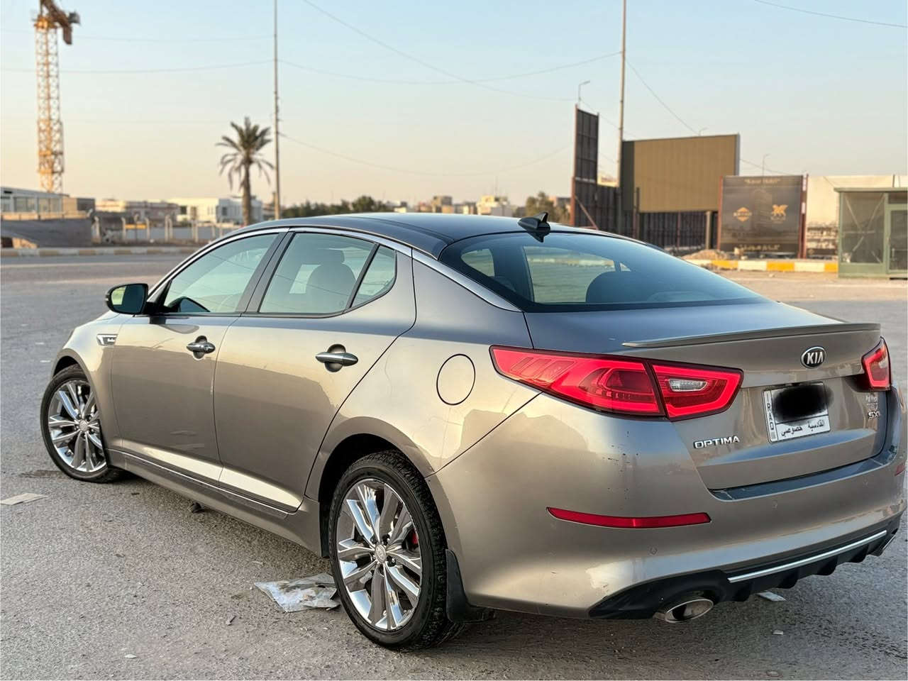 السلام عليكم كيا أوبتما موديل 2015 وراد أمريكي السياره مبدل بيها فقط بنيد بدون لغود السياره كلها ليبل واحد السياره SXL يعني فول مواصفات 
*سقف بنرامي 
*محرك 2000تيربو
*بصمه وترحيب
*كشنات الاماميه كهرباء مع خزن ميموري كشن السائق
*الكشتات الاماميه تدفئه وتبريد 
*الكشتات الخلفية تدفئه
*تدفئه ستيرن 
*سايد بريك بصمه 
*اوتوهولد 
*تبريد قطعتين 
*بك لايت لد 
وبعد بيها السياره ماشيه 80الف مايل رقم قادسية بأسمنه السعر 125 وبيها مجال بسيط ترهم مراوس حسب القناعه غير متواجد على الفيس فقط تلفون ‭0772 825 1241‬
