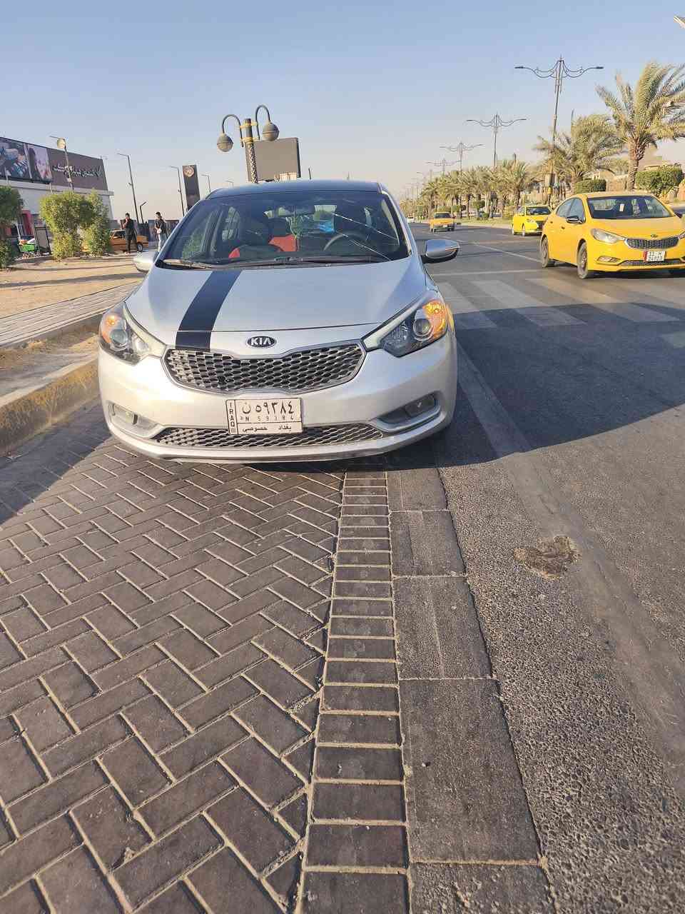 السلام عليكم من رخصة الادمن المحترم
كيا فورتي هاتشباك موديل 2016  رقم بغداد
محرك GDI 2000c 
مواصفات نص فول 
ضربته خلفيه بجم كبس و كل كهربائياته شغاله 
محرك گير تبريد تايرات باتري خير من الله و تراايك للبصره ‼️
صدره نص عمر فقط الجامه الامامية تعبانه ‼️ 
٣ قطع صبغ بابتين عكس السائق و جاملغ .. .
البابتين صبغهم بدون ضربه توحيد لون فقط اما الجاملغ ضربه مال أميركا و مصلحه + صبغ 
ضربه بالعراق ما بيها فقط شخطات قليله بالدعاميات.. 
الدعاميات بيهم شخوط بسيطه و مصلحات ‼️
سنويه ساقطه اي غرامات عليه .. . 
#راعيه موجود شرط التحويل 
#صور الحادث مرفقه بالمنشور
#امانة الله السيارة متعوب عليه ما متعوبه و خير من الله و غرفته كلش نضيفه 
السيارة اقتصادية و بنفس الوقت قويه ترايك 160 + تبريد اذا سمعت دوانز خسار كلشي !! 
و السيارة تنفع نسائية سبورت و كلاسك بنفس الوقت 
#السعر 95 و بيها مجال بسيط 
مكاني بغداد البلديات 
***********
