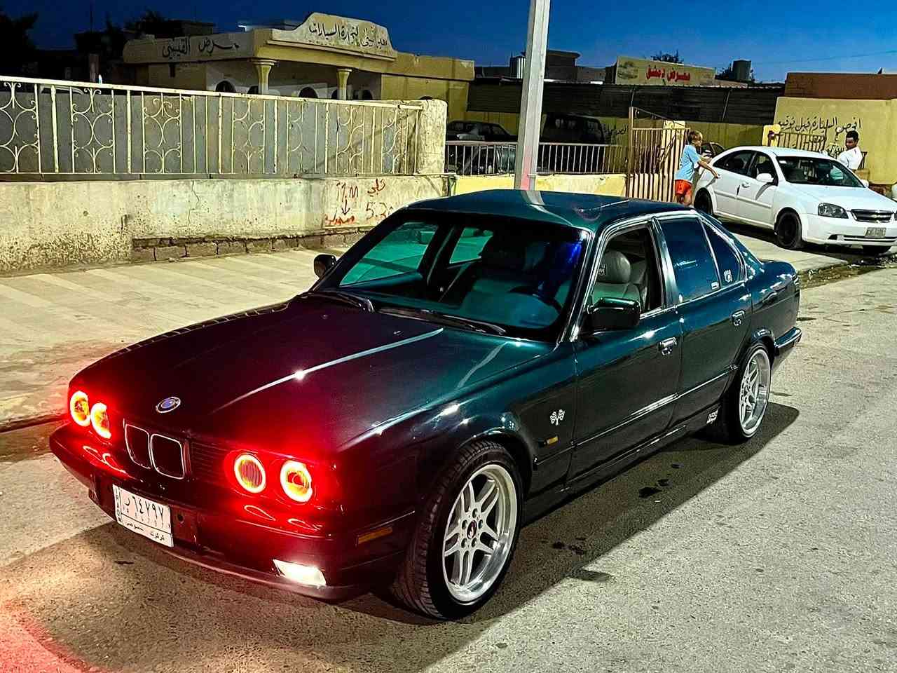 '
السلام عليكم للبيع بي ام 525اصل موديل 90

السياره بيها طخه براس الجاملق مواصله شاصي فقط البدنه مكان البليته شاصي من جوه سليم 

رقم كركوك سنويه لل27مشروع وطني 

شرط وكاله وتحويل مكينه عدله مسكر 

كير عادي نمره قصيره تو جي زت رياضي 

مكينه وكير بل جيس شلعه بيها شك الكاع 

ويل M.تخم ويل جديد تاير بجيس صدر جديد 

باور مي جوم كهرباء مسجل شغال 

كهربايات كلها شغاله لايت بدل اشاير رونات

برده خلفيه اصل سياره حلوه مال جناي 

صبقتها تخبل السعر 40وبيها مجال قليل 

مكان السيآره بيجي صلاح الدين 
رقمي ***********
