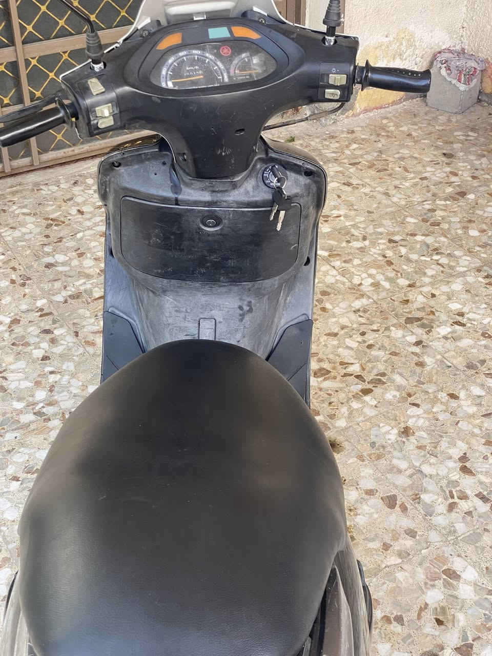 السلام عليكم ورحمة الله وبركاته 
دراجة فراشة جديدة محرك ناعم ومعدل خير من الله 
كهربائيات كلها شغالة سلف هندر كهربائيات 
كله رقم 1 
السعر 375 الف 
العنوان حلة - مركز ***********
