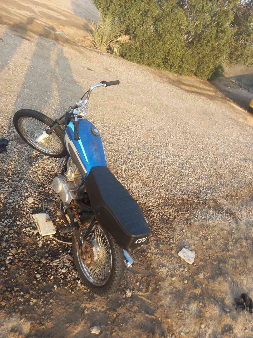 السلام عليكم دراجه للبيع ماكينه ارشه نظيفه موديل 2017 دراجه نضيفه كلجات جدد البارحه شديدهن كابريتة جديده عقل كوين  كله جديد ضفيره جديده السعر275 وبيهاا مجال للطيبين مكان ديوانية السنية خاص مفتوح للاستفسار ***********💔💘
