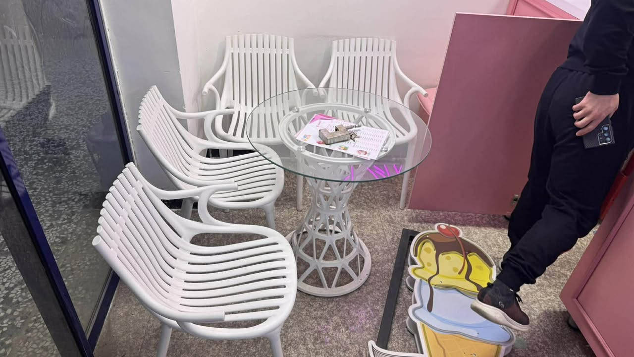 جميع المواد الي بالصور للبيع  مستخدمات شهرين فقط 
براد ايس كريم ١٢ بلانك تركي 
مجمدة 
٢ طاولة زجاج مع ٨ كراسي درجة اولى 
٤ ميز بلاستك مع الكراسي 
مجمدة اي سكريم 
مروحة عامودية ام الماء 
مروحة جدارية ام الماء 
ميوزة ام دي اف مع سنك 
اعلانات 
سبلت الجي ٢ طن انفيرتر 

موقع المواد كربلاء
*********** واتساب فقط
