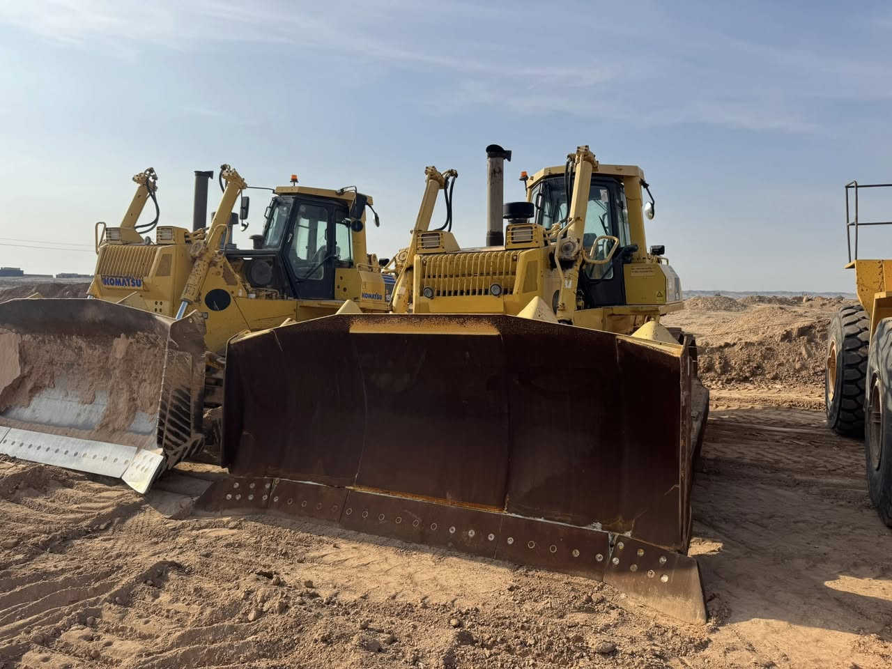 السلام عليكم بلدوزرات للبيع دخول جديد 
موديل ٢٠٠٧
بم ونوزل فول عادي
آليات جدد برغي ما مفتوح بيها
على وضع الشركة 
العنوان ديالى جلولاء 
للاستفسار ***********
