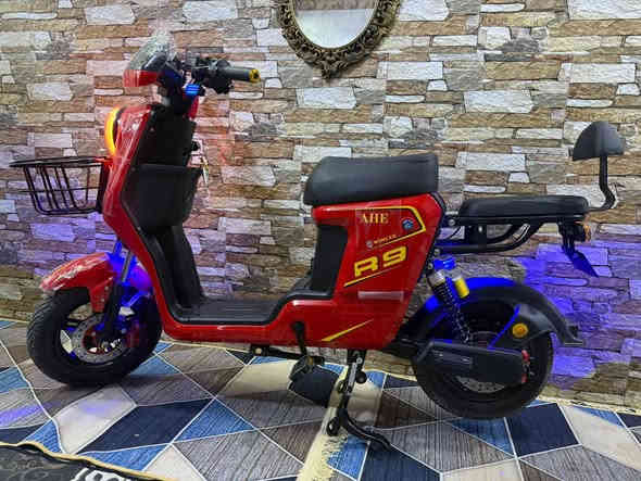 دراجة شحن للبيع 9..مشتريهة بلكارتون قبل سبوع ....بطاريات عدد 5 ...سويچين وبصمتين ...ورجوع للخلف (بگ)...+مرايات موجودة بلكارتون + بلوتوت 
السعر 600 وبيهة مجال 
بغداد/حي اور
للاستفسار/***********
