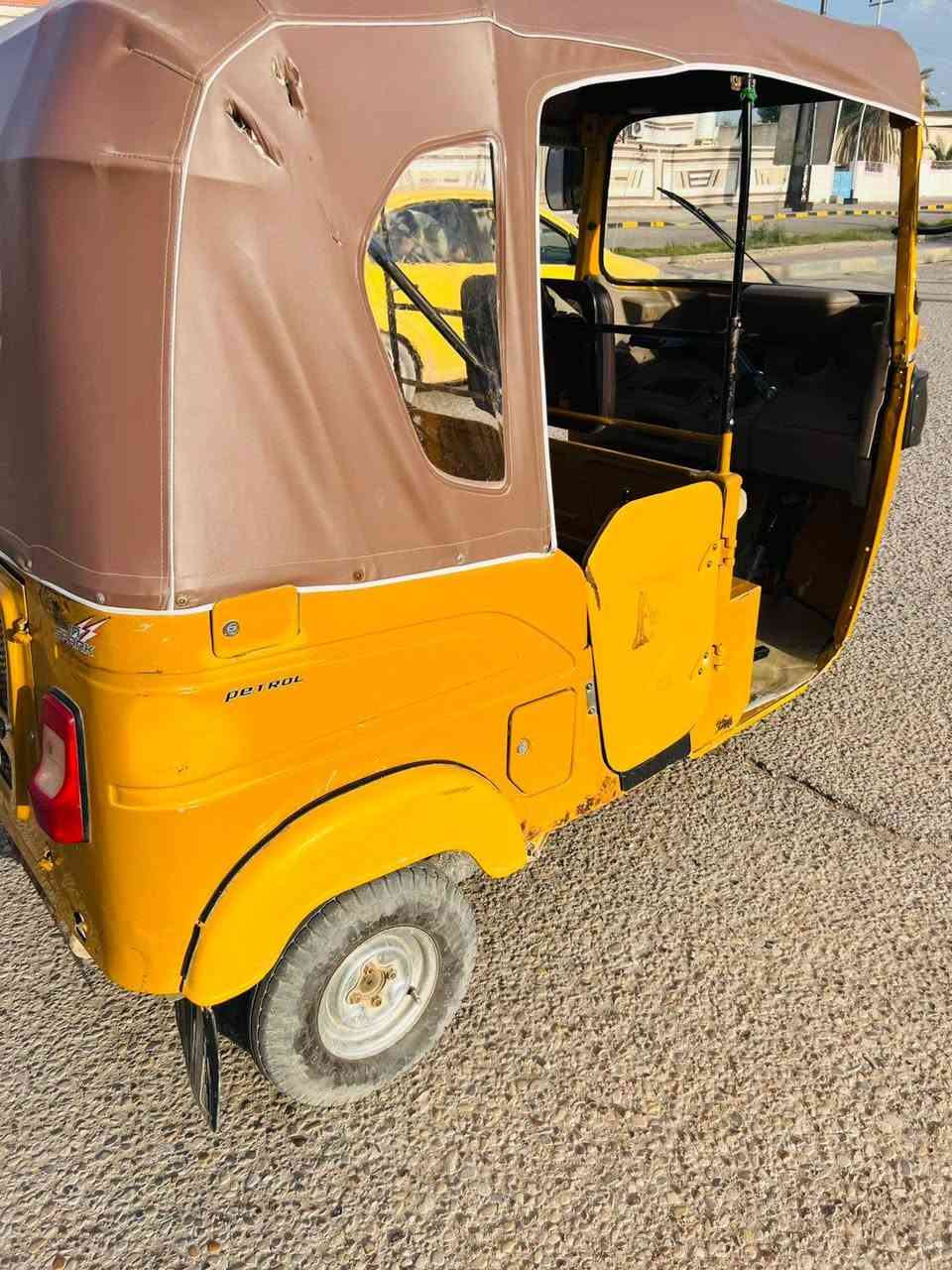 متاح تكتك لبيع 21سنويه ورقم تكتك المحرك ما مفتوح بس بيه اكسن لا صبغ والا معجون بيه السعر ب6750 وبيه مجال حق الجيه  ***********
