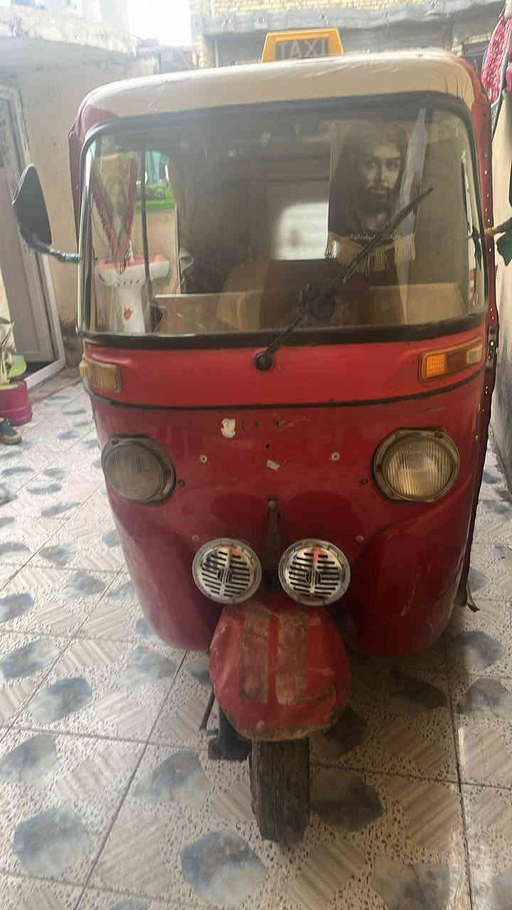 السلام عليكم 
تكتك لبيع موديل 17 مكينه خير من الله. 
بيه خياسات بل دوسه خلفيه   وبين ضربه بل صفحه 
وراق كامله  تكفلك. من سرقه  مكان واسط العزيزيه 
رقم. صاحب تكتك ***********
