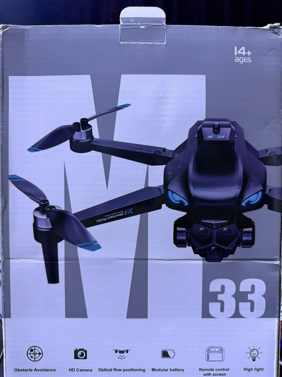 السلام عليكم، للبيع طائرة درون (Drone) 
ذكية من سلسلة xiaomi Series M33
تتميز بتصميم قوي ومواصفات ممتازة وسهلة جداً في التحكم، خيار مثالي لعشاق التصوير والهواة والمبتدئين.
أبرز مواصفات ومميزات الطائرة:
• 🛡️ نظام تجنب العقبات (Obstacle Avoidance): مستشعر ذكي لحماية الطائرة من الاصطدام بالجدران أو العوائق أثناء الطيران.
• 📸 كاميرا HD: التقاط صور وتسجيل فيديو بجودة عالية.
• 🎯 ثبات وتوازن تلقائي (Optical Flow Positioning): مستشعر سفلي يضمن ثبات الطائرة في الهواء لسهولة التحكم والتقاط لقطات واضحة.
• 🔋 بطارية معيارية (Modular Battery): سهلة الفك والتركيب والاصطناع، وتوفر أماناً أعلى أثناء الشحن.

حالة الجهاز: [ جديد غير مستعمل ]
الملحقات: [ريموت كونترول، بطارية عدد (١) , مراوح احتياطية]
السعر: [ ٦٠ الف قفل]


**إذا كنت صاحب هذا الإعلان وتريد حذفه لأي سبب، رجاءا أرسل رسالة إلى الدعم الفني**