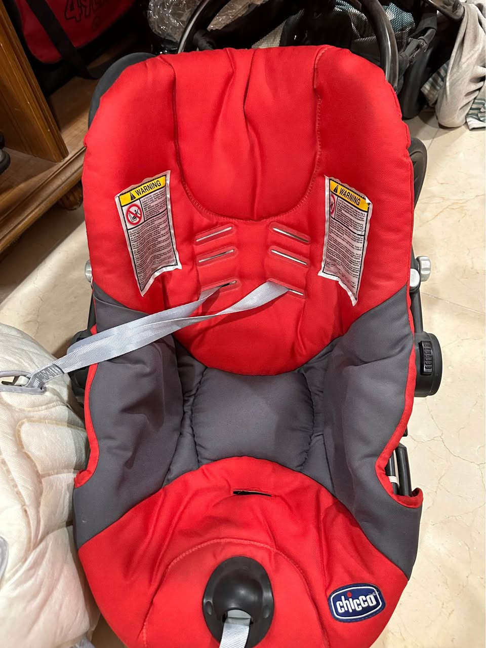 كرسي اطفال وعربانة ماركات ونظيفات فول العنوان بغداد منطقة الصليخ الجواب على الرقم فقط

0771 649 8823 بغداد, العراق
