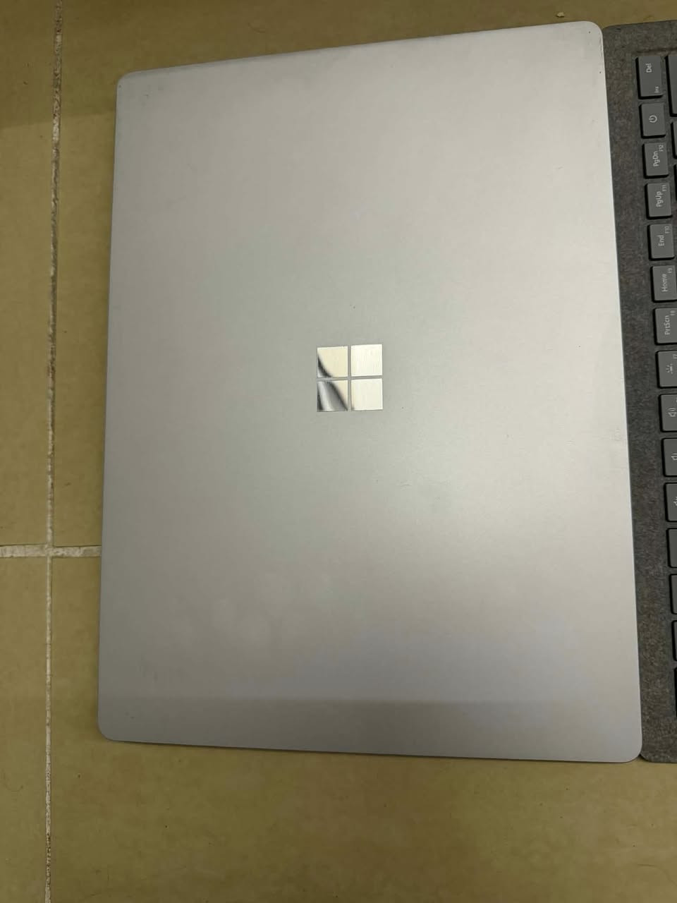 سيرفس لابتوب ٢ جيل ثامن رام 8 هارد 256 شاشة لمس شغالة مع الشاحن بس اكو حرق بسيط على الكيبورد واكو متوفر كيبور الها بدون الكيبورد الاضافي ٢٨٥ الف مع الكيبورد  ٣١٠ الف


**إذا كنت صاحب هذا الإعلان وتريد حذفه لأي سبب، رجاءا أرسل رسالة إلى الدعم الفني**