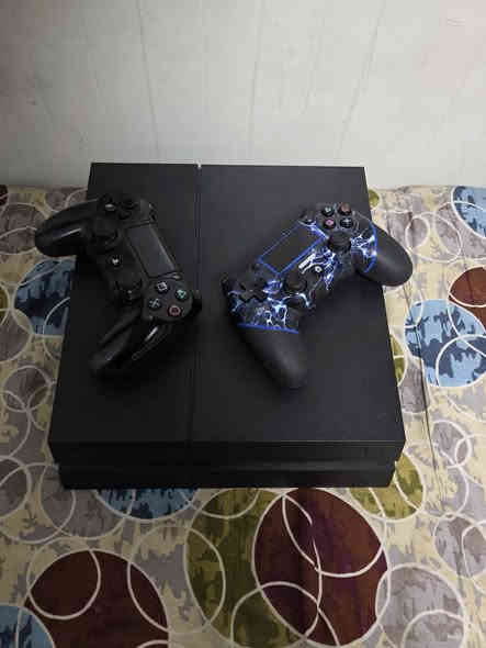 بلي فور مهكر ذاكرة واحد تيرا  مامفتوح لوك ستيكر حيل حيل نظيف يحتوي على 5العاب قويه ويحتوي على مكتبة كيم باتو تنزيل اي لعبة تريد  مجانا مثل ماموجود بالصورة ويحتوي على 2جوستك جهاز فول الفول السعر 250وبي مجال للطيبين توصيل جميع المحافظات متوفر *********** كركوك
