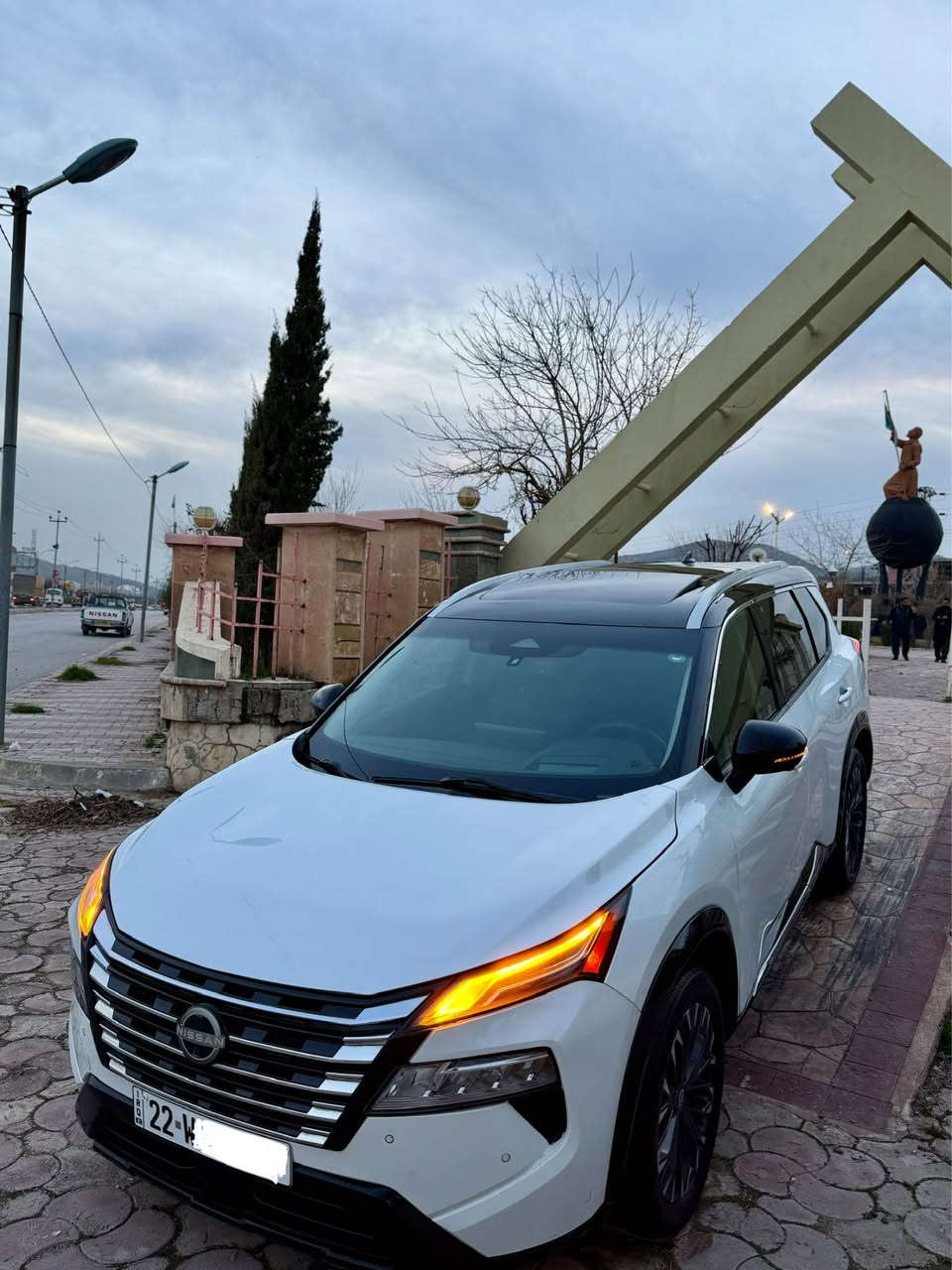 نيسان رؤگ ى پلاتنيؤم ى قه پات مواسه فات 
مؤديل ٢٠٢٤
٣ پستؤتى تؤربؤيه 
گيرومه كه ينه ى به شه رت نه كراوه ته وه ٢٢ مايل رؤيشتووه 
چاملغ و نيوو ده رگاى پشته وه بؤياغه بئ ناو 
ئه رباگى شان وسوكان دانراوه ته وه به شه رتى فه حس پيش و دواى زه ربه ى نيه 
مواسه فات....
به سمه .ده رگابه سمه .شه غال. داتاشؤ.٥ كاميرا. عاسه ى پيش و پشت.هه ر چوار لاى رادار. ده رگاجه گ.هه موو كوشنه كانى هيته ره .سوكان هيته ر.دوو كوشن خه زن و كاره باى و وپاقلاوه يى .شه حنى مؤبايل.بيلاد سه قف ره ش وپانؤراما.په رده ى بيلادى .تايه و ويل ١٩.ئيشاره ت ليد.٥ مؤدى ليخورين. ده بل ئه كسل. شاشه گه وره. كارپله ى .بريك به سمه . ئؤتؤ هولد. ئؤتؤ ستار. ليدى ناو ده رگا.ئيم پيفايه ر. سيسته مى سه ماعه ى بؤس.زؤر مواسه فاتى تر
كتابى جام ره شى ٨٠٪؜له گه له ٨ مانگى ماوه.
١٨٥ گه لا
*********** رانية, السليمانية
