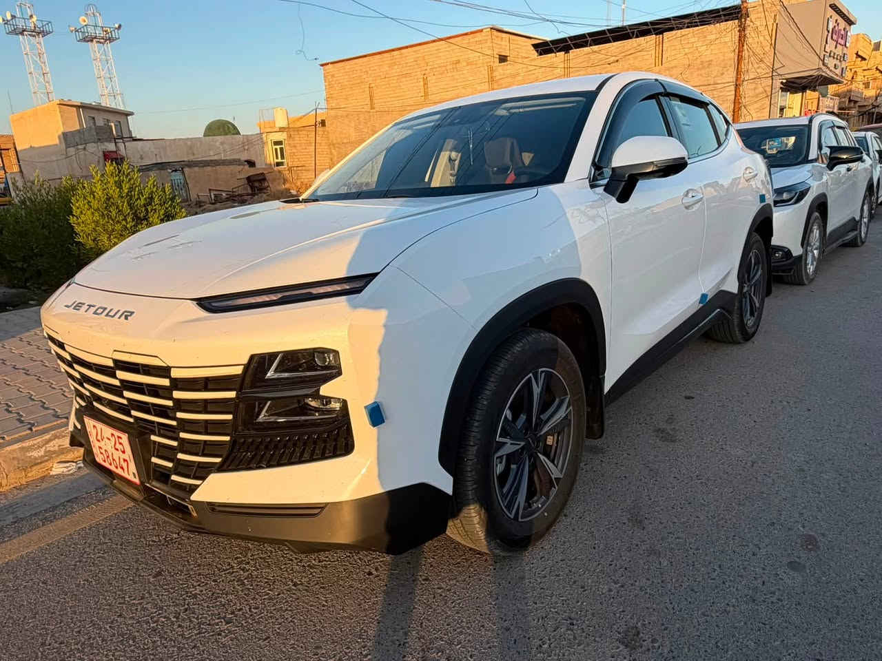 Dashing 1.5L Comfort جيتور
الموديل: 2026 (خليجي):

ویل قياس 18 إنج

كاميرا خلفية

حساسات خلفية

مثبت سرعة

شاشة عرض ترفيهية قياس 12.8 انج 

شاشة عرض معلومات القيادة قياس 8 انج

نظام صوتي عالي الجودة

نظام أبل كاربلاي وأندرويد أوتو لاسلكي

نظام اوامر و تحكم صوتي

مصابيح أمامية و خلفية أوتوماتيكية ليد LED

المرايا الخارجية كهربائية

دخول ذكي (بصمة)

تشغيل عن بعد

خاصية إغلاق النوافذ عن بعد

منفذ شحن سریع مزدوج Type-C

نظام تنقية مع الهواء مع فلتر N95

وسائد هوائية أمامية

انماط قيادة متعددة

نظام الفرامل اليديوية الأوتوماتيكي (Autohold) نظام التحكم بنزول المنحدرات

نظام المساعدة لصعود المرتفعات

نظام مراقية ضغط الاطارات

نظام المكابح المانعة للانغلاق ABS

نظام التحكم بالثبات

_________________________________________________

 السيارة كاتي (بدون رقم )تترقم شمالي

ماشية 1200فقط 

مكفوله كفاله عامه 

سعرها 22و800

مكان السيارة تكريت
***********
